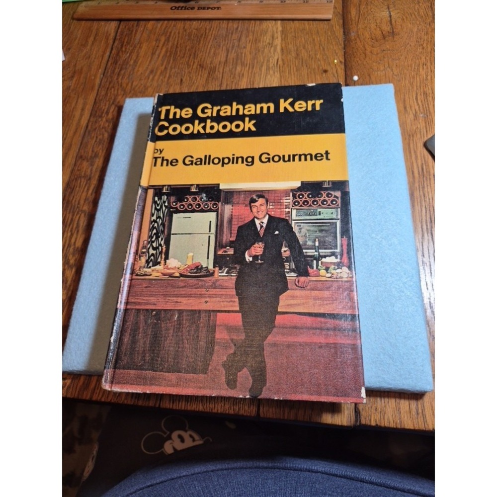 The Graham Kerr Cookbook - hardcover The Galloping Gourmet (Graham Kerr)